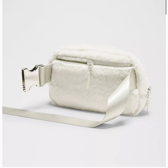 NWT Lululemon Everywhere Belt Bag Fur Natural Ivory Fanny Pack Purse - Picture 4 of 5